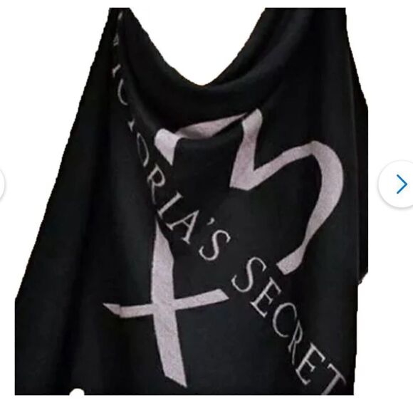 Victorias Secret blanket, throw - Picture 4 of 8